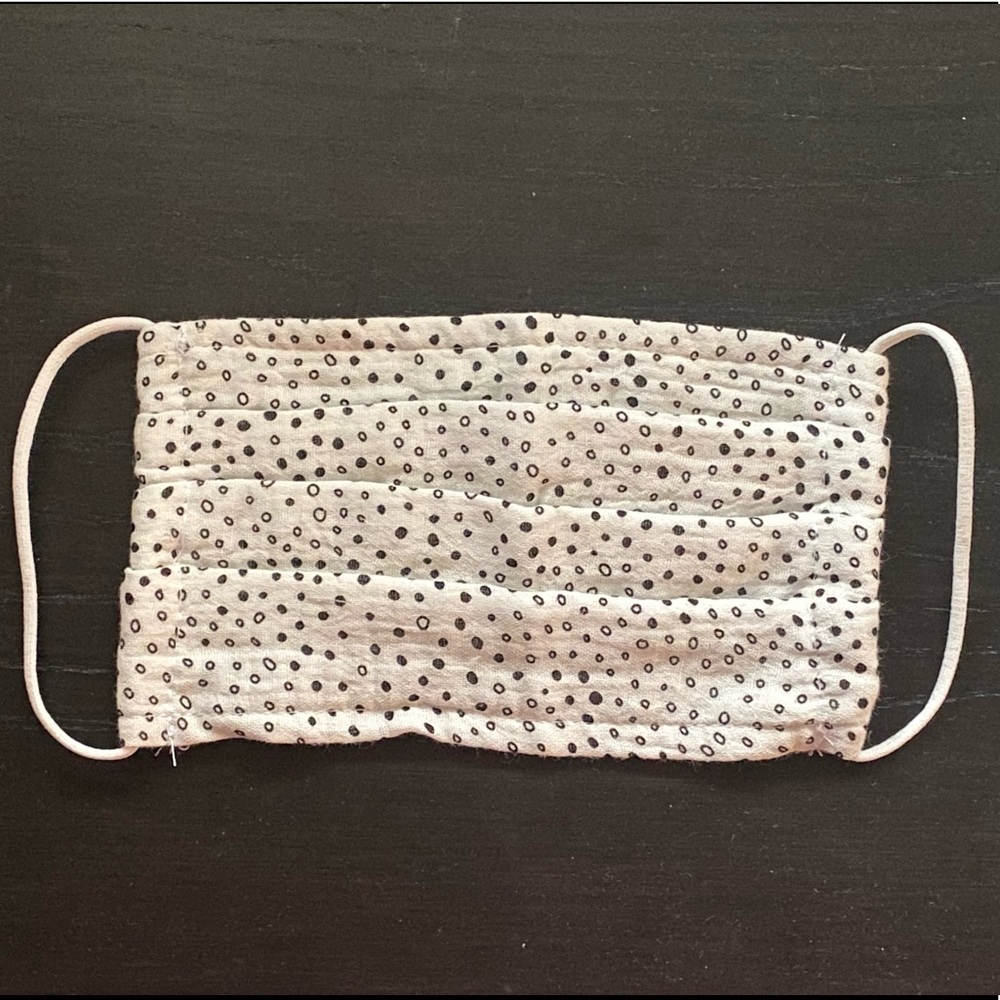 NWOT Kitsch 100% cotton face mask small dots